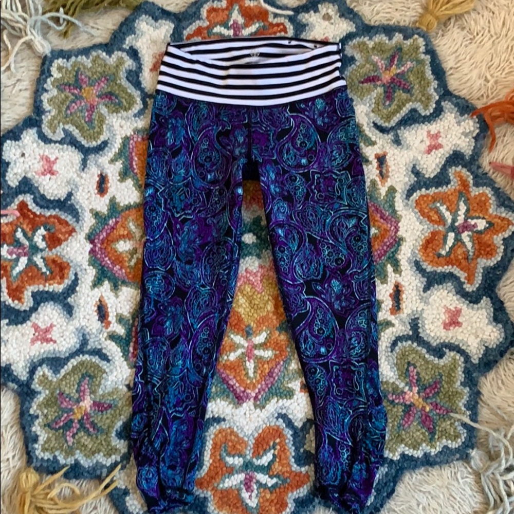 NEVER WORN cropped exercise leggings